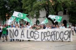 Trabajadores de organismos nacionales en estado de alerta y movilización ante nuevos despidos