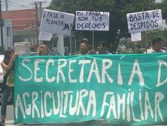 Protesta de trabajadoras/es de Agricultura Familiar en estado de alerta y movilización