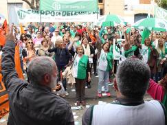 Masiva protesta frente a la Delegación santafesina del Ministerio de Salud de la Nación