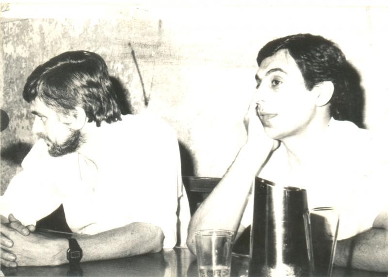 Jorge Hoffmann y Germán Abdala en el patio de ATE Santa Fe